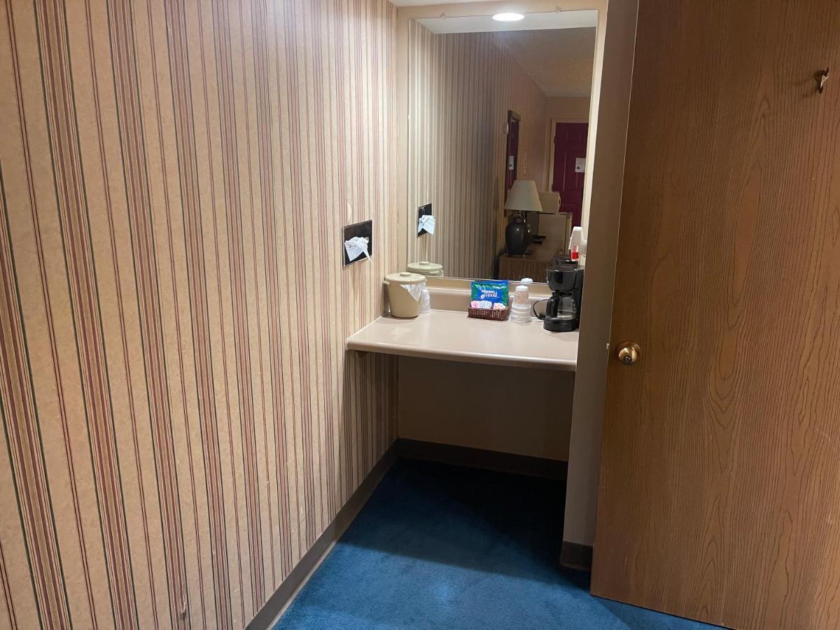 Dollinger'S Motor Inn Albion ภายนอก รูปภาพ
